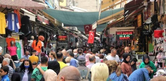 İzmir'de Tarihi Kemeraltı Çarşısı'nda Bayram Alışverişi Yoğunluğu