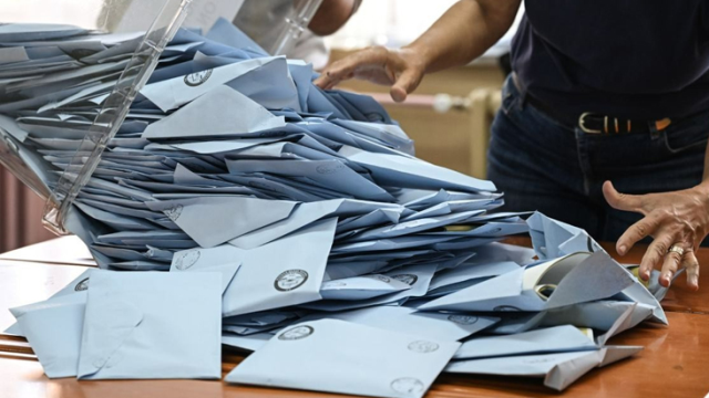 Yozgat'ın Yerköy ilçesinde okullardaki dolaplarda oy zarfları bulundu