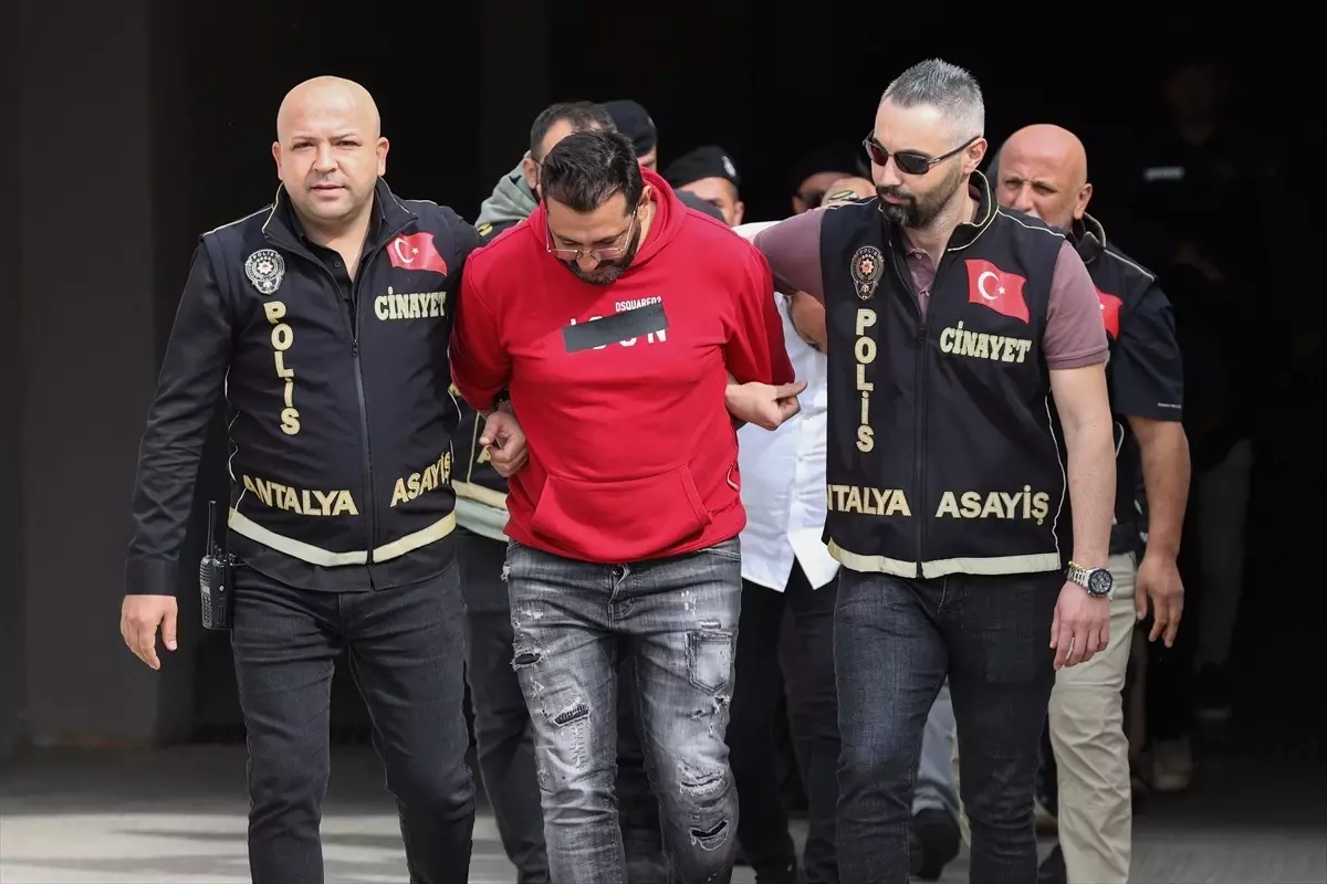Antalya'da bir gece kulübünün kurşunlanmasıyla ilgili 10 şüpheli yakalandı