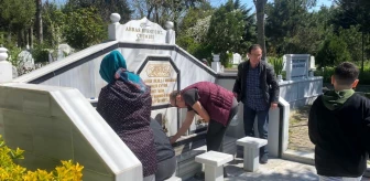 Arnavutköy'de Ramazan Bayramı öncesi mezarlıklarda yoğunluk yaşandı