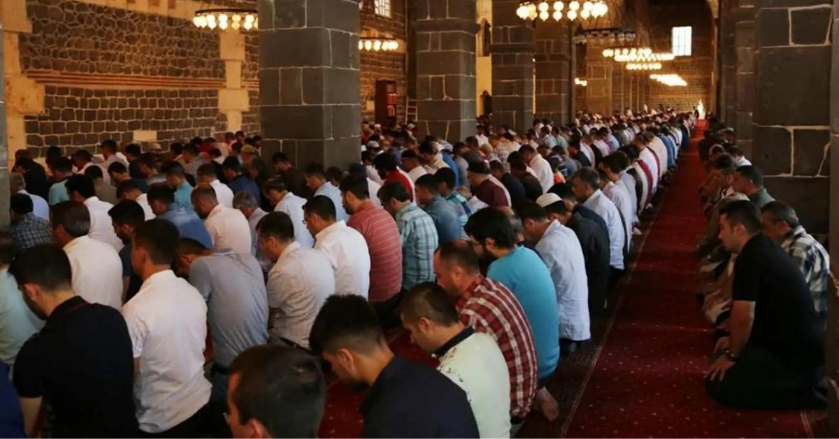 BAYRAM NAMAZI SAATLERİ | 2024 Ramazan Bayramı namazı saat kaçta, bayram namazı ne zaman kılınacak?