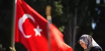 İstanbul'da Şehit Aileleri Ramazan Bayramı Arifesinde Kabirleri Ziyaret Etti