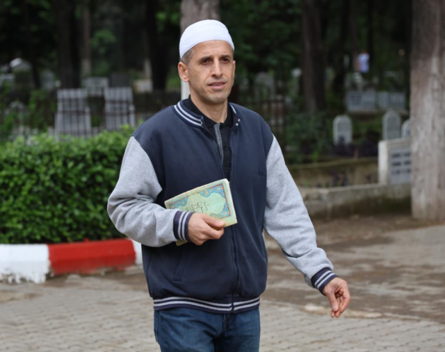 Ramazan Bayramı arifesinde mezarlıklarda 'sahte hoca' denetimi: Duayı yanlış okuyanlar dışarı çıkartıldı