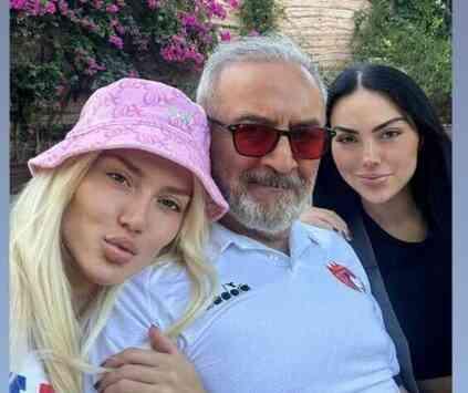 Yılmaz Erdoğan Sevgilisi Cansu Taşkın'ı dudağından öptü! İşte o video! Yılmaz Erdoğan Sevgilisi Cansu Taşkın'ı dudağından öptü! İşte o video!