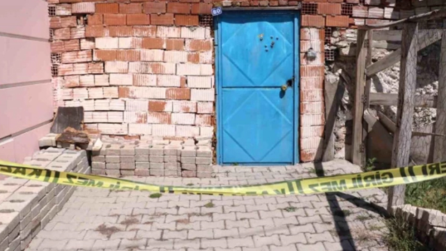 Afyonkarahisar'da bir kişi eski eşinin kocasını ve annesini pompalı tüfekle vurdu