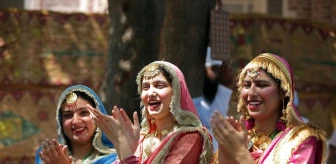 Hindistan'ın Amritsar bölgesinde Baisakhi festivali kutlandı