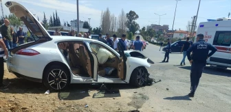 Manavgat'ta otel servis midibüsü ile otomobil çarpıştı: 29 yaralı