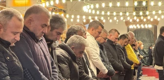 Ramazan Bayramı Dolayısıyla Camilerde Bayram Namazı Kılındı