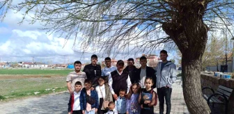 Kayseri'de cami imamı çocuklara Ramazan Bayramı'nın önemini anlattı