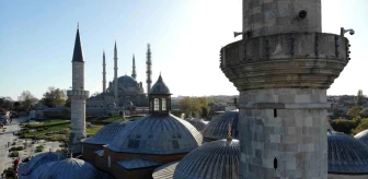 Edirne'de Binlerce Vatandaş Camilere Akın Etti