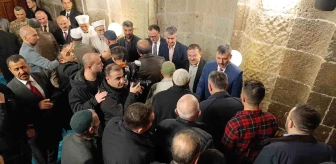 Erzurum'da protokol, namaz sonrası Ulu Camii'nde vatandaşlarla bayramlaştı