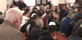 İzmirliler Bayram Namazında Tarihi Hisar Camii'ne Akın Etti