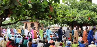 Kamerun'da Müslümanlar Bayram Namazı Kıldı