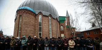 Moskova'da binlerce Müslüman Ramazan Bayramı namazında bir araya geldi