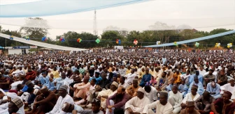 Nijerya'da Müslümanlar Ramazan Bayramı Namazı Kıldı
