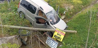 Samsun'da Hafif Ticari Araç Kazası: 1 Polis, 6 Kişi Yaralandı