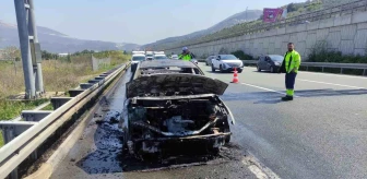 Gebze-Orhangazi-İzmir Otoyolu'nda Otomobil Alev Aldı
