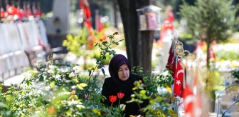 Ramazan Bayramı'nda Edirnekapı Şehitliği'nde duygusal anlar yaşandı