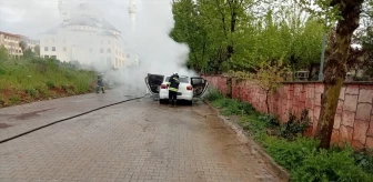 Gaziantep'te park halindeki otomobilde yangın çıktı