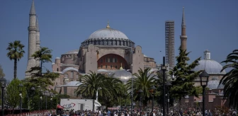 İstanbul'da Bayram Tatili ve Güneşli Hava İle Tarihi Yarımada Akını
