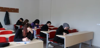Sivas Cumhuriyet Üniversitesi öğrencileri cam seralarda uygulamalı eğitim alıyor