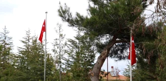 Kırşehir'deki Şehit Mezarlarında Türk Bayrakları Yalanlandı