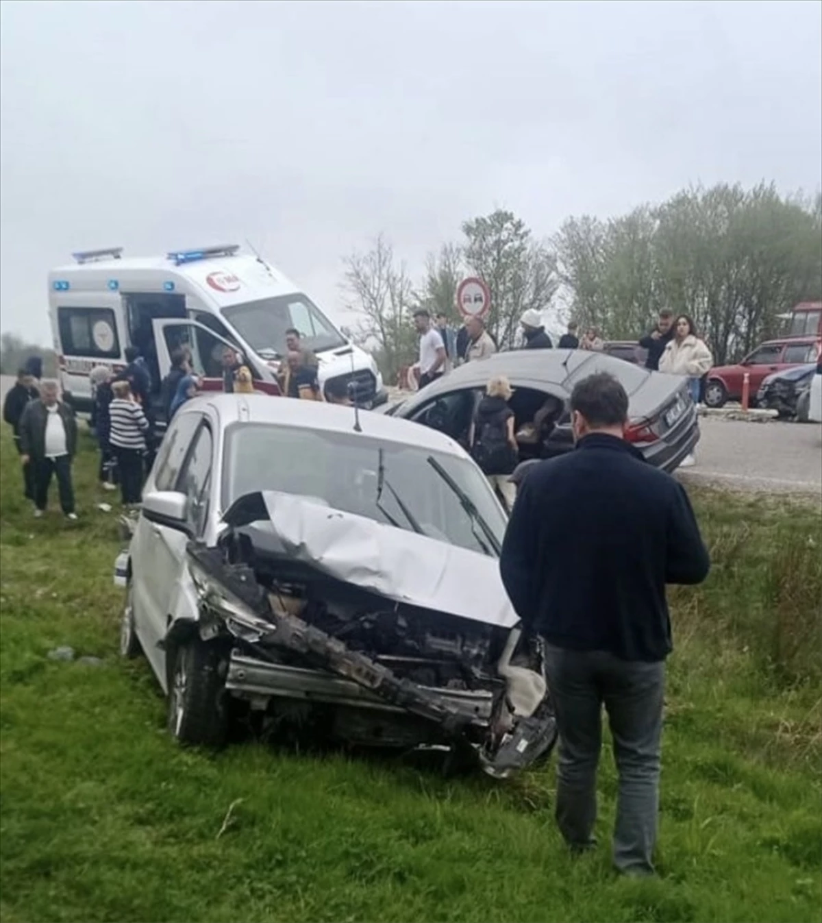 Sinop'ta 3 aracın karıştığı trafik kazasında 10 kişi yaralandı