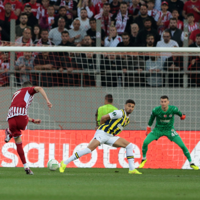Tur İstanbul'a kaldı! Fenerbahçe, Olympiakos'a deplasmanda 3-2 yenildi
