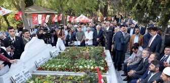 Yeniden Refah Partisi Genel Başkanı Fatih Erbakan, Babası Necmettin Erbakan'ın Kabrini Ziyaret Etti