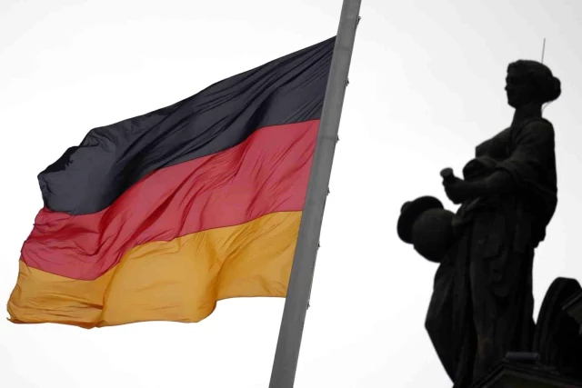 Almanya'dan vatandaşlarına uyarı: İran'ı terk edin