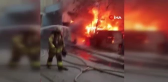 Bağcılar'da korkutan yangın: Gecekondu alev topuna döndü