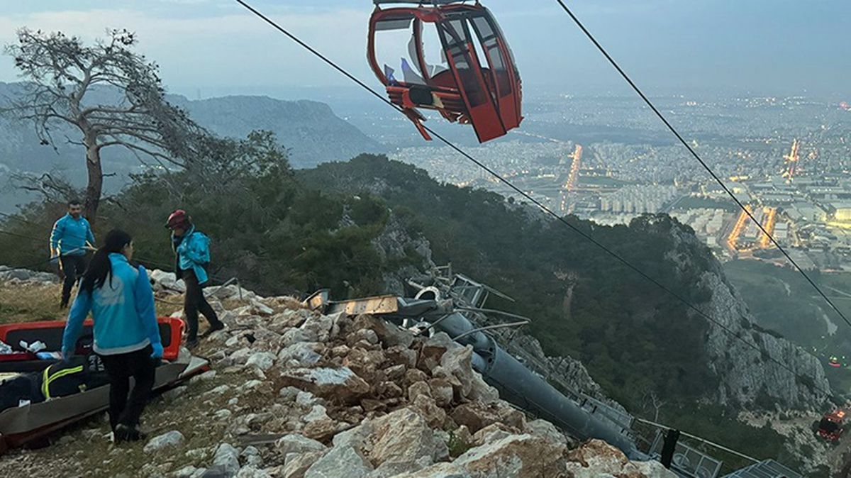 Antalya'daki teleferik kazasından görüntüler facianın vahametini gözler önüne serdi