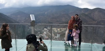 Gümüşhane Torul'daki Cam Seyir Terası Turistlerin İlgi Odağı