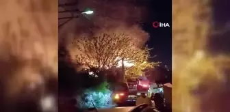 İzmit'te 2 katlı metruk ev alev alev yandı