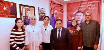 Kırşehir Valisi Hüdayar Mete Buhara, kontrol noktalarında görev yapan güvenlik güçleri ile tedavi gören hastaları ziyaret etti, bayramlarını kutladı