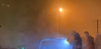 Trabzon'da seyir halindeyken yanmaya başlayan otomobil kullanılamaz hale geldi