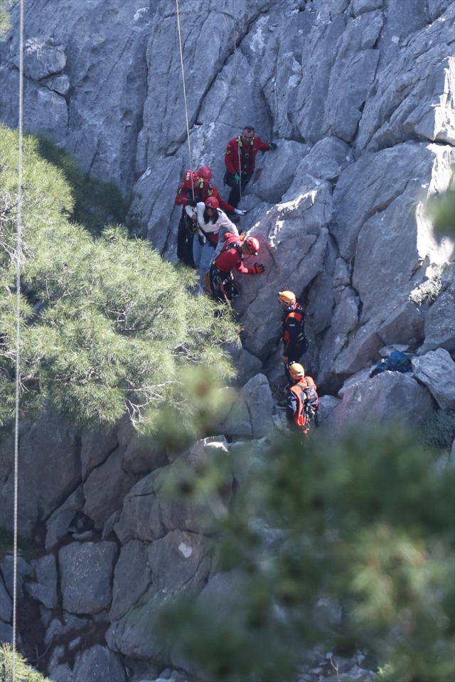 Antalya'da teleferik kazası! Mahsur kalan 137 kişi kurtarıldı, 5 kabindeki tahliye çalışması sürüyor