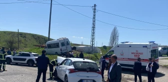 Bingöl'de minibüs ile otomobilin çarpıştığı kazada 7 kişi yaralandı