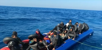 İzmir'de Lastik Botlarda Yakalanan 54 Düzensiz Göçmen