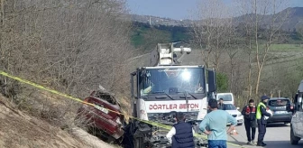 Samsun'da Beton Pompası Aracıyla Çarpışan Otomobilin Sürücüsü Hayatını Kaybetti