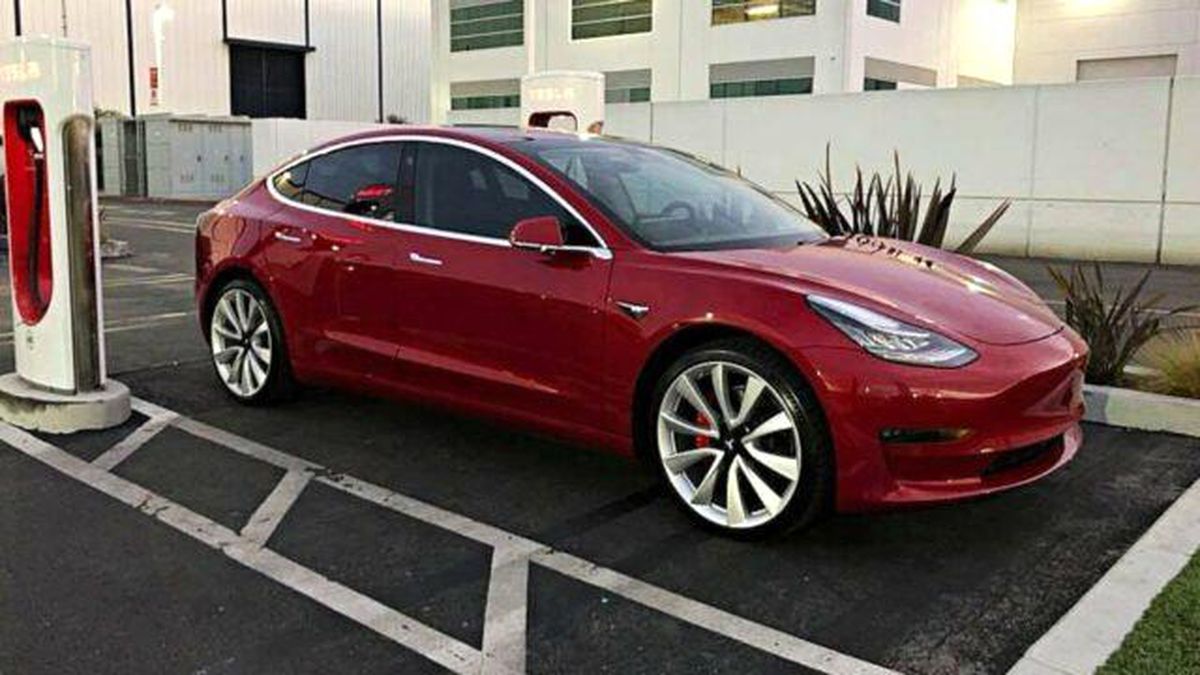 Tesla Kullanıcısı Yazılım Güncellemesi Sırasında Mahsur Kaldı