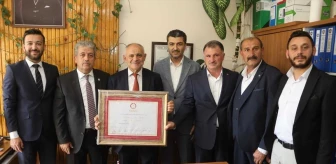 Yahyalı Belediye Başkanı Esat Öztürk, mazbatasını aldı