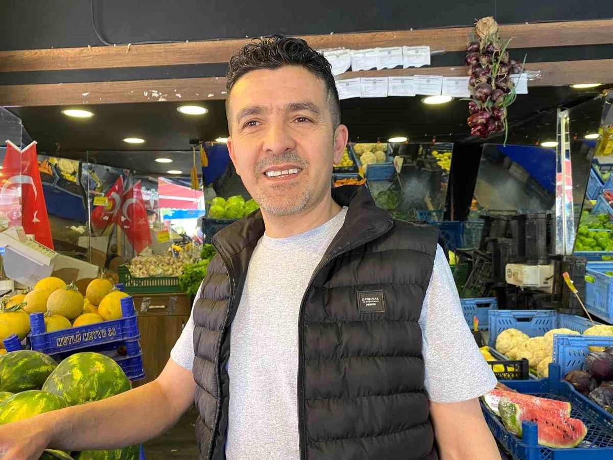 Eskişehir'de Yaz Meyveleri Tezgahlarda Yerini Aldı