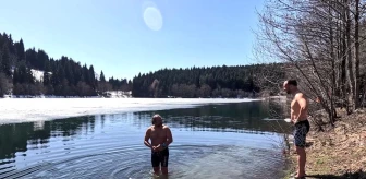 Adrenalin Meraklıları Artvin'de Soğuk Suda Antrenman Yaptı