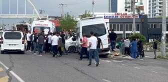 Diyarbakır'da minibüs ile otomobil çarpıştı: 3 yaralı