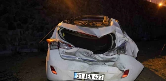 Antakya'da Otomobil İstinat Duvarından Uçtu: 4 Yaralı
