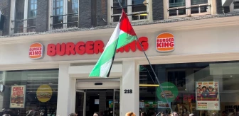 Hollanda'da Filistin Destekçileri Burger King Şubeleri Önünde Gösteri Yaptı
