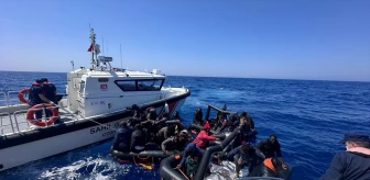 Muğla'da Yunanistan unsurlarınca geri itilen can sallarındaki 52 düzensiz göçmen kurtarıldı