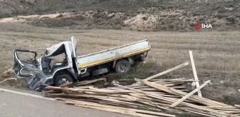 Sivas'ta kamyonet refüje çıkıp takla attı: 1 ölü, 2 yaralı