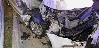 Düzce'de Sahne Sistemleri Taşıyan Pikap Otomobile Çarptı: 2 Yaralı
